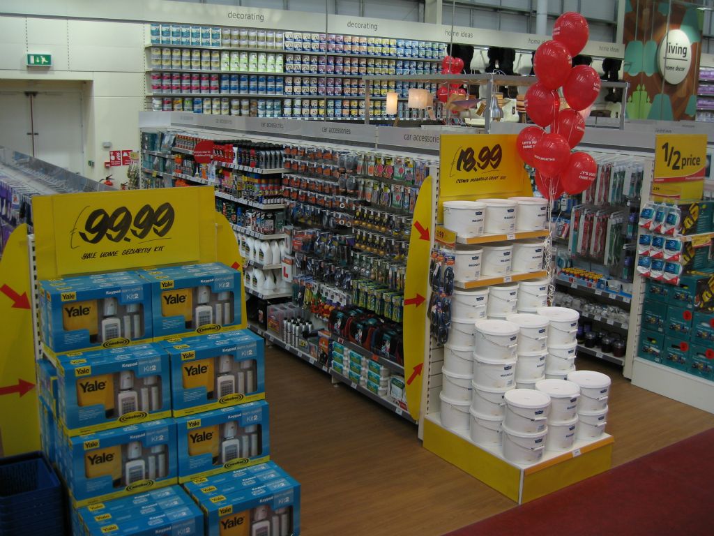 The upmarket DIY department at the oout-of-town Bristol Hartcliffe Woolworths (2005)