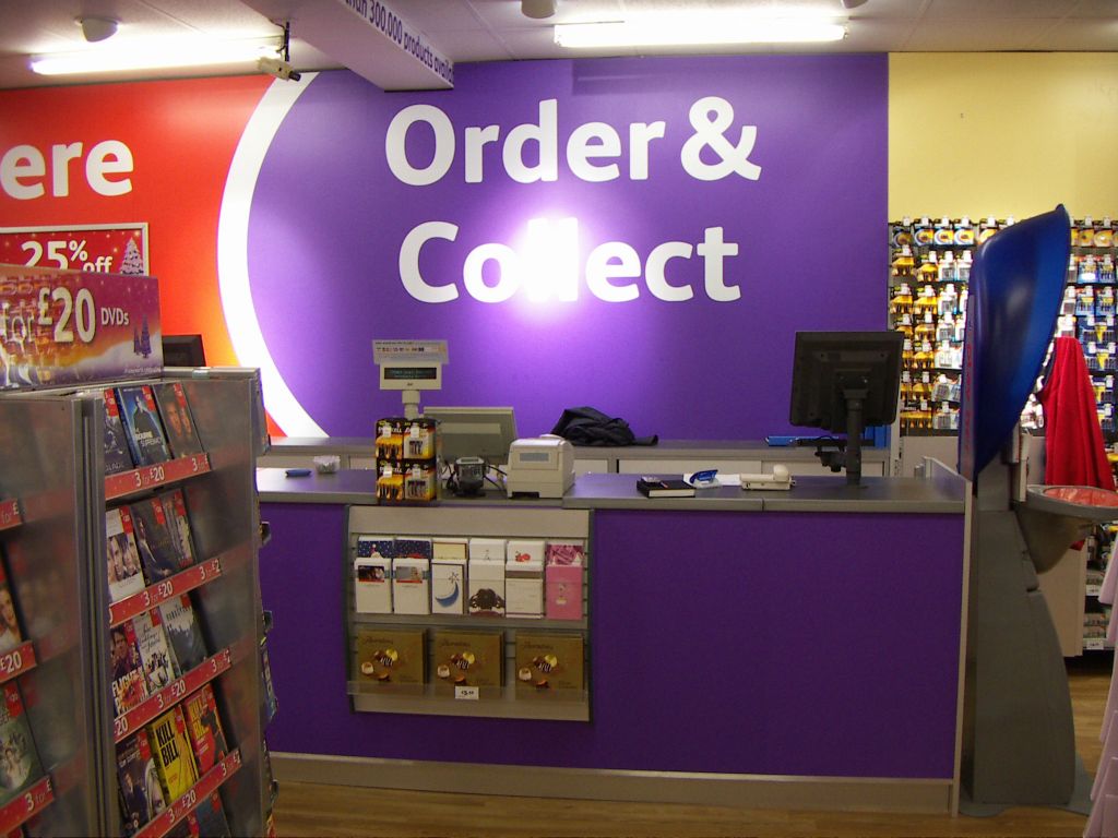 As part of its new look, the Kingswood Woolworths had a dedicated order and collect desk alongside the main tills (2005)