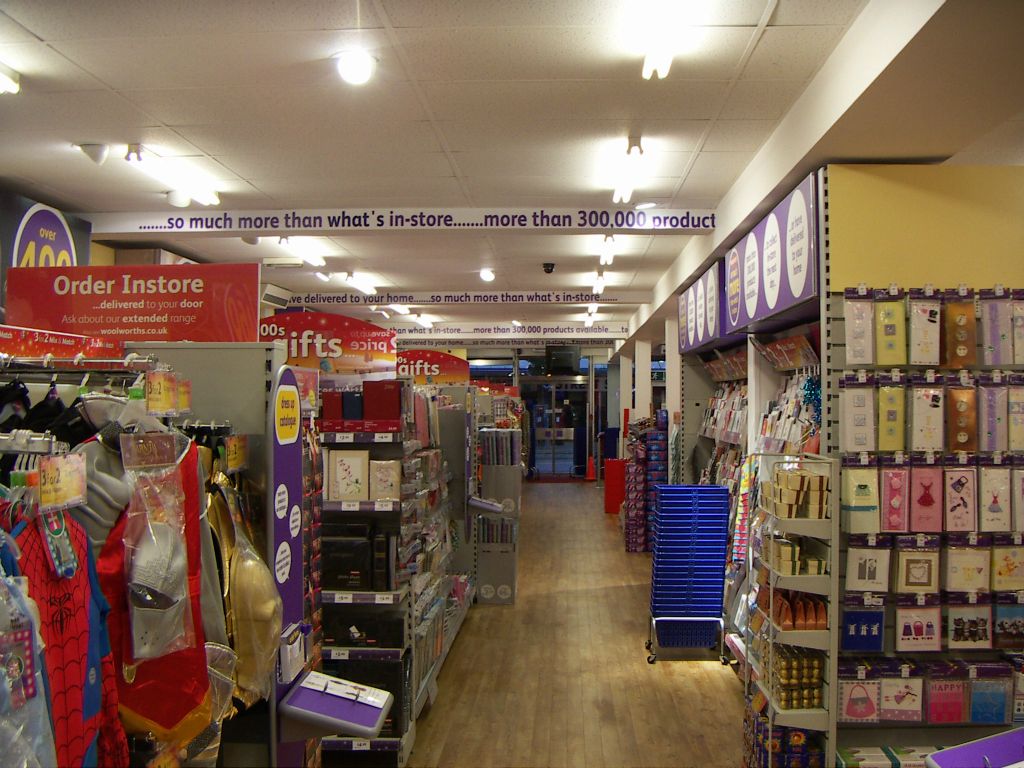 The salesfloor of the experimental Kingswood Woolworths store in 2005, looking from the back towards the main entrance