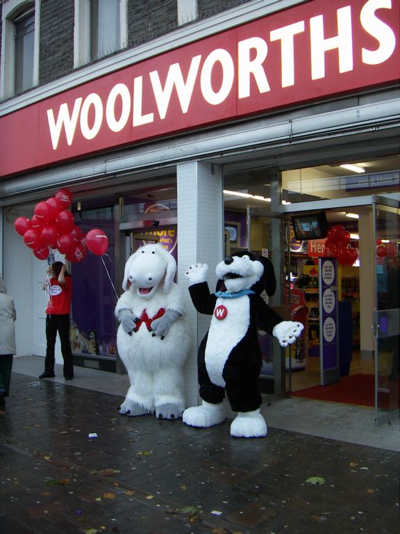 Brand characters Wooly and Worth make a personal appearance on the doorstep of the Kingswood Woolworths (5 November 2005)