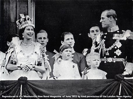Her Majesty the Queen stands on the balcony of Buckingham Palace to receive the applause of the crowd, with Prince Phillip, Prince Charles and Princess Anne.  (Image: The New Bond, 1953, courtesy of the London News Agency)