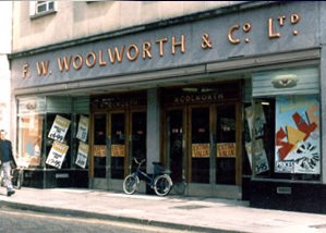 One of many older-style F. W. Woolworth & Co. Ltd. fascias that survived until 1986, contributing to the branding and identity challenge for the new owners