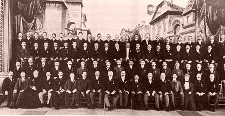 All of the partner managers in the Woolworth syndicate.  Among others Frank Woolworth is in the centre of the front row, while Byron Miller, Charlie Hubbard, Samuel Balfour and Fred Woolworth (the American founders of the British company) are all in the back row.