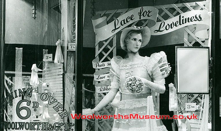 'Lace for Loveliness' - an elaborate window display from the F. W. Woolworth store at Chiswick, London in 1936. (Click for a larger version in a new window)