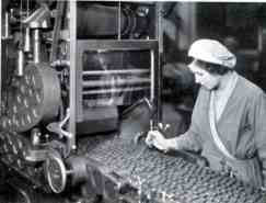 Preparing pic'n'mix toffees for wrapping at Harry Vincent Ltd in Worcestershire in the 1930s